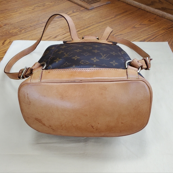 Louis Vuitton Montsouris MM Backpack - Picture 9 of 16